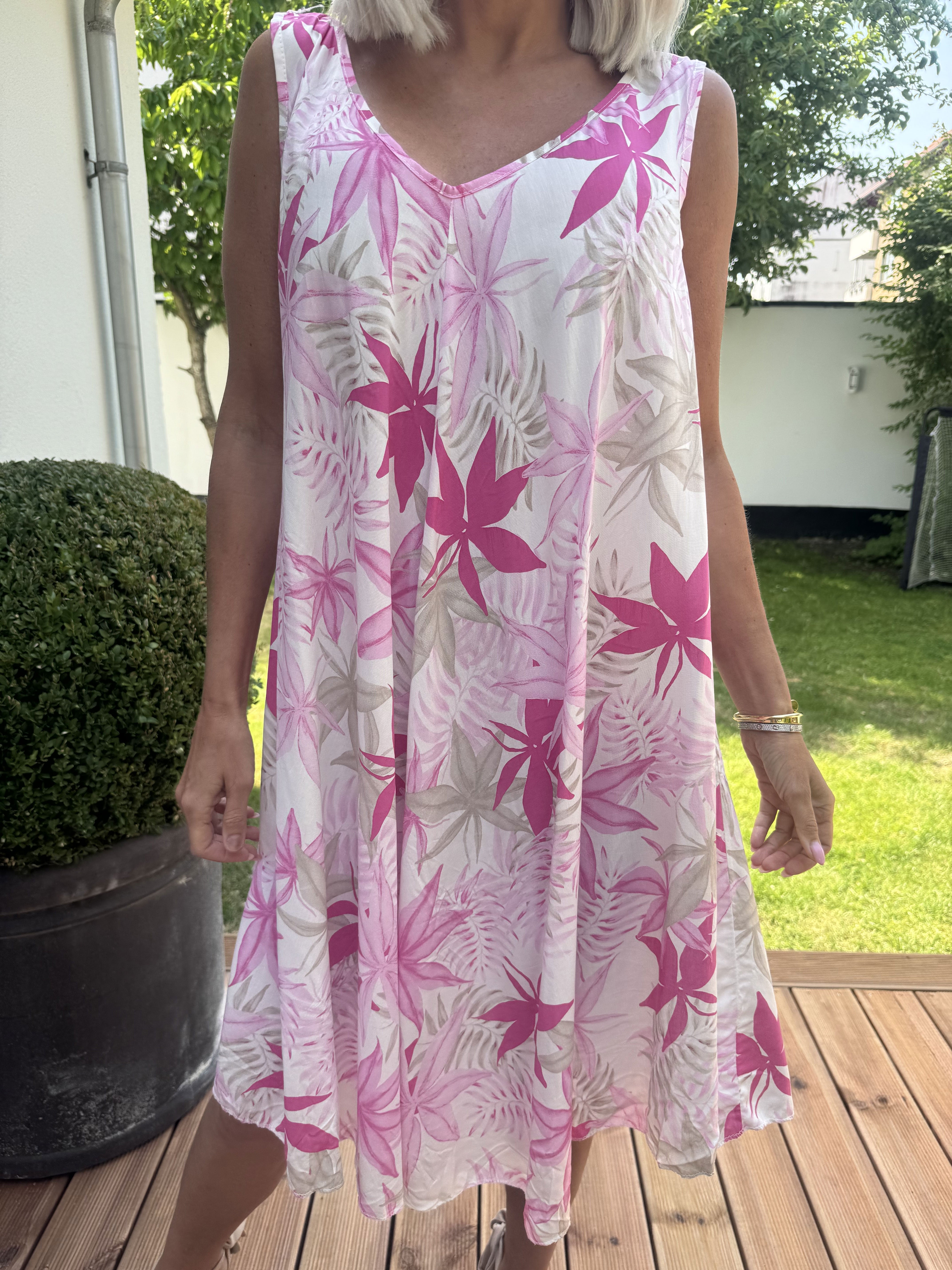 Sigri - Söt blommig klänning i viskos med breda axelband